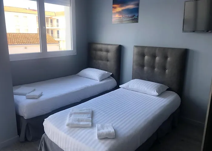 L'embarcadere 2* לה בר-דה-מון